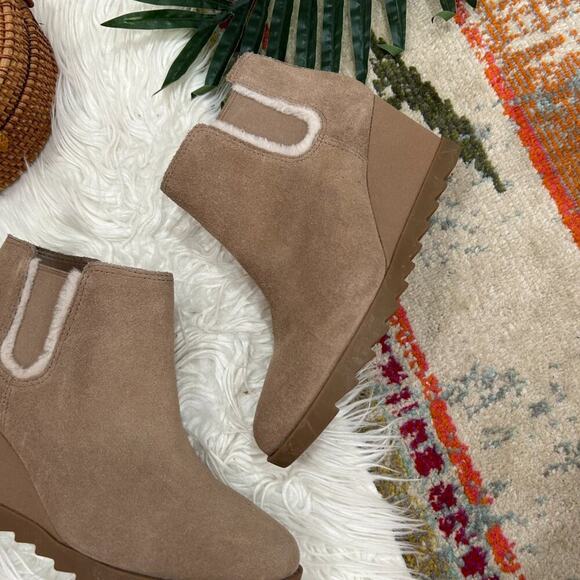 Koolaburra by UGG Tan Suede Yonela Wedge Ankle Boots Booties 10 Style 1124193 - Picture 3 of 9